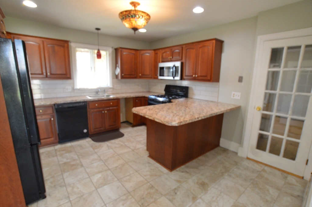 3 bed, 1 bath apartment for rent at 57 Lindall St Unit 1, Danvers — photo 7 of 16