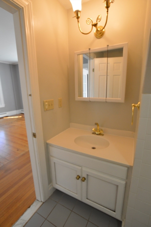 3 bed, 1 bath apartment for rent at 57 Lindall St Unit 1, Danvers — photo 4 of 16