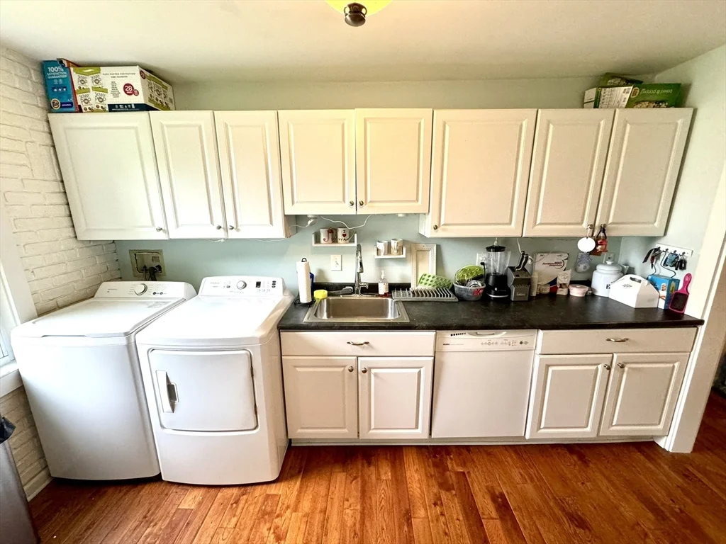 3 bed, 1 bath apartment for rent at 57 Marietta Ave Unit 2, East Braintree — photo 3 of 22