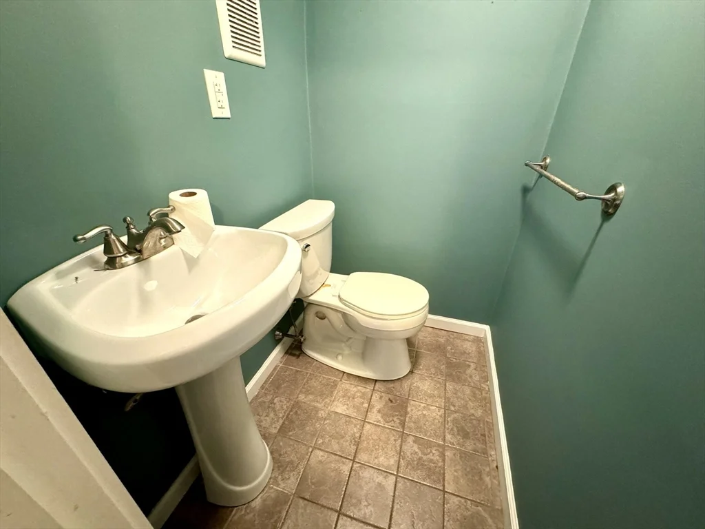 3 bed, 1 bath apartment for rent at 57 Marietta Ave Unit 2, East Braintree — photo 18 of 22
