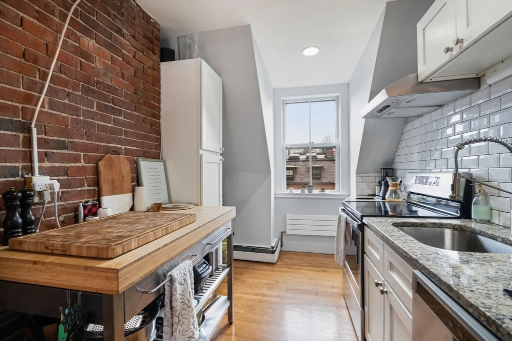 2 bed, 1 bath apartment for rent at 57 Marlborough Unit 6, Back Bay — photo 4 of 16
