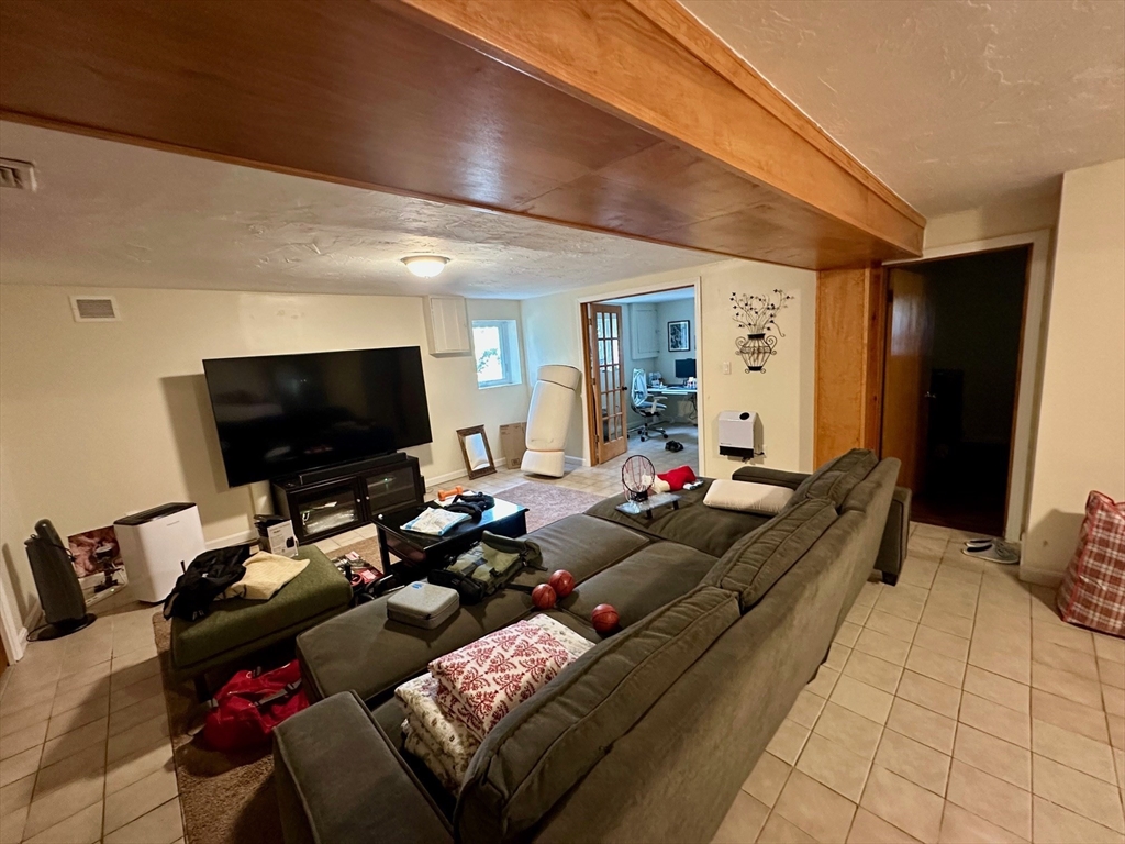 4 bed, 3 bath apartment for rent at 57 Maurice St Unit 0, Medford — photo 17 of 27