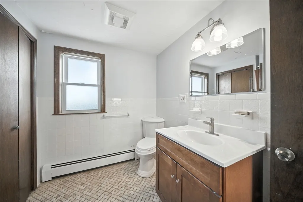 3 bed, 1 bath apartment for rent at 57 Newbury St Unit 1, Teele Square — photo 14 of 28