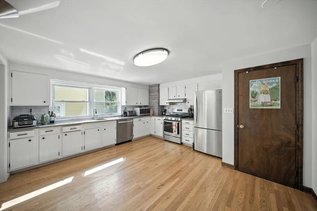 3 bed, 1 bath apartment for rent at 57 Newbury St Unit 1, Teele Square — photo 2 of 28