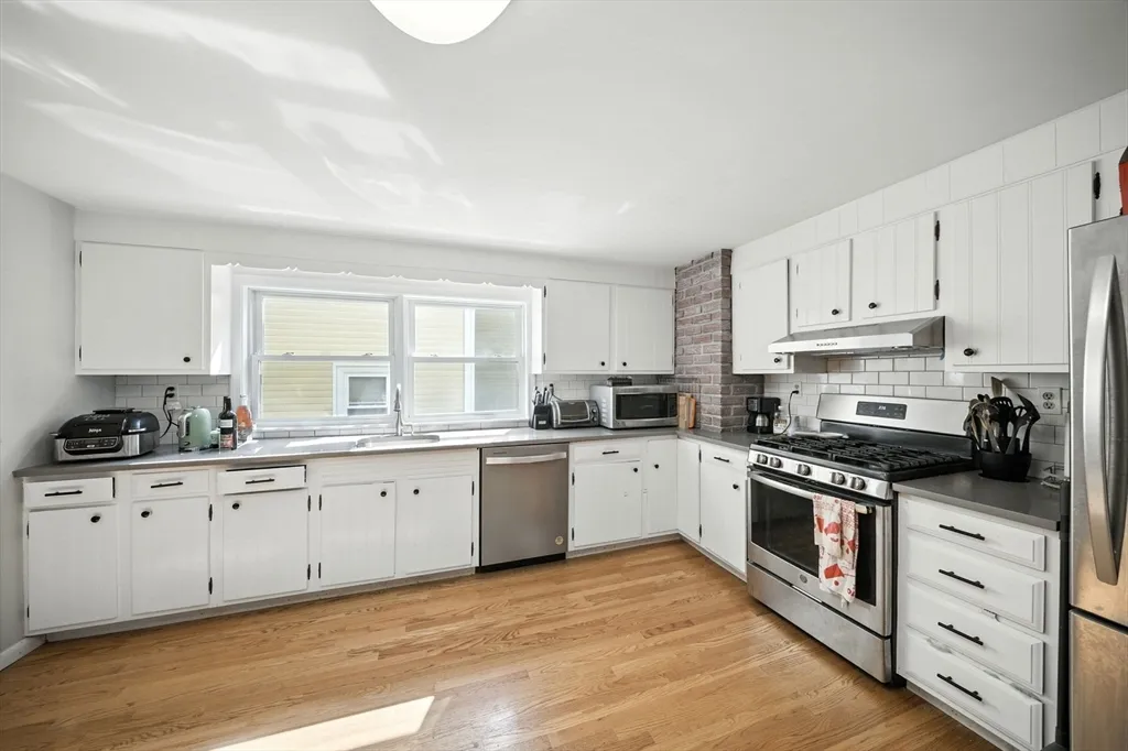 3 bed, 1 bath apartment for rent at 57 Newbury St Unit 1, Teele Square — photo 3 of 28