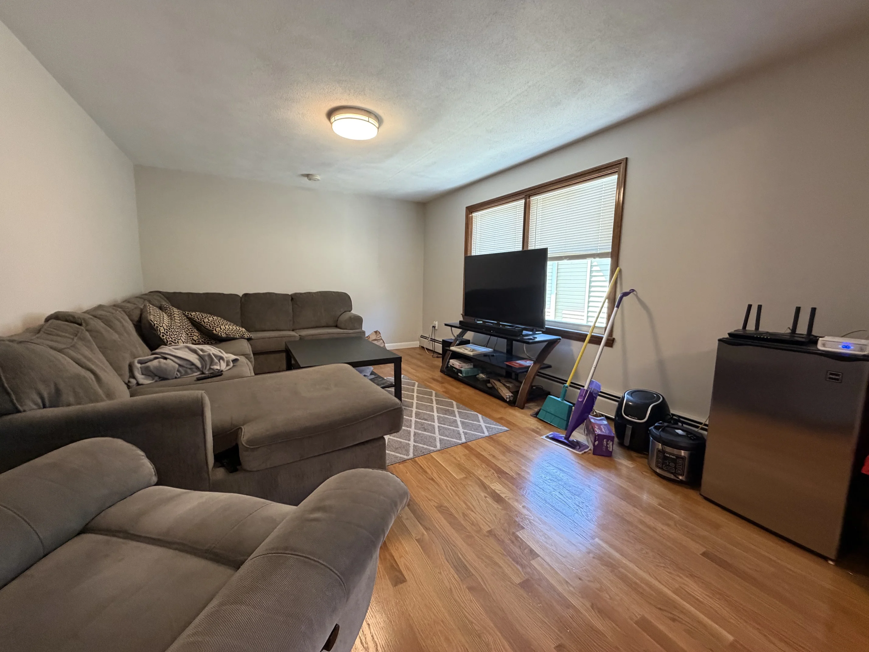3 bed, 1 bath apartment for rent at 57 Newbury St Unit 2, Teele Square — photo 3 of 21