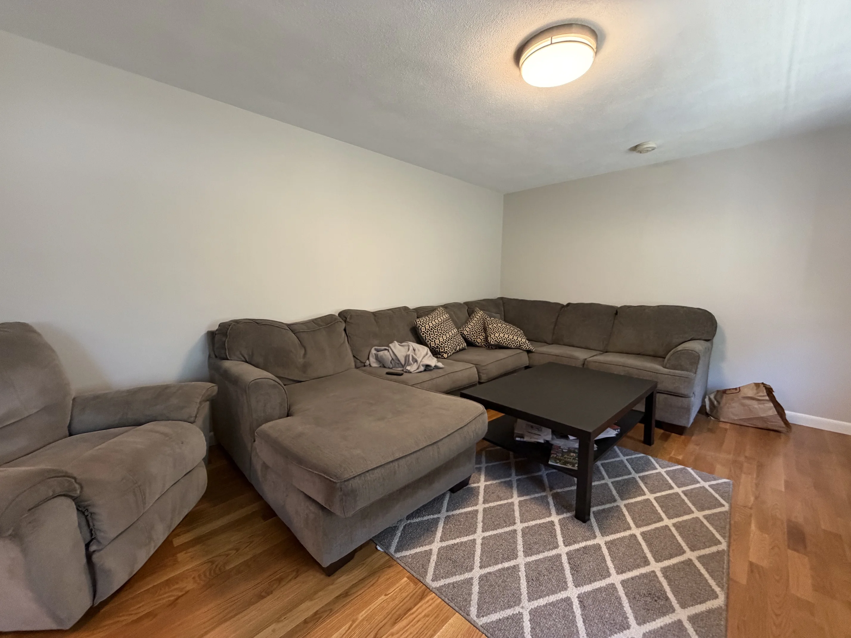 3 bed, 1 bath apartment for rent at 57 Newbury St Unit 2, Teele Square — photo 4 of 21