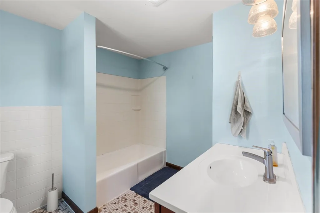 3 bed, 1 bath apartment for rent at 57 Newbury St Unit 2, Teele Square — photo 12 of 18