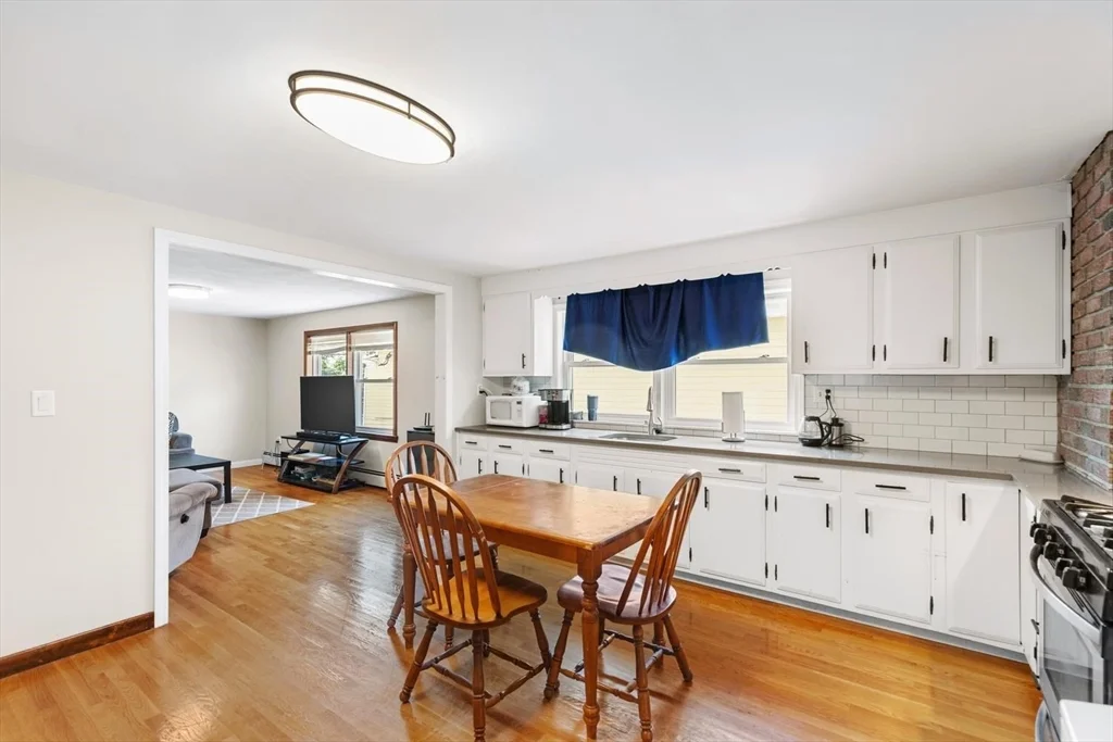 3 bed, 1 bath apartment for rent at 57 Newbury St Unit 2, Teele Square — photo 3 of 18