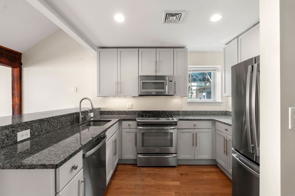 3 bed, 3 bath apartment for rent at 57 North Washington St Unit 5A, North End — photo 4 of 23