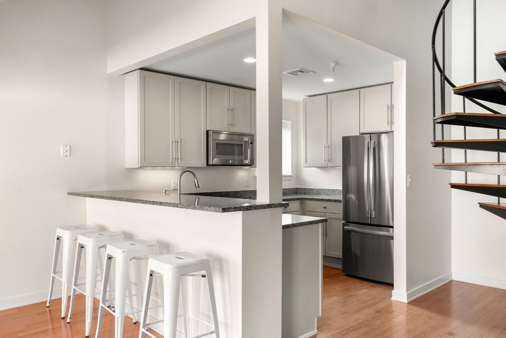 3 bed, 3 bath apartment for rent at 57 North Washington St Unit 5A, North End — photo 3 of 23