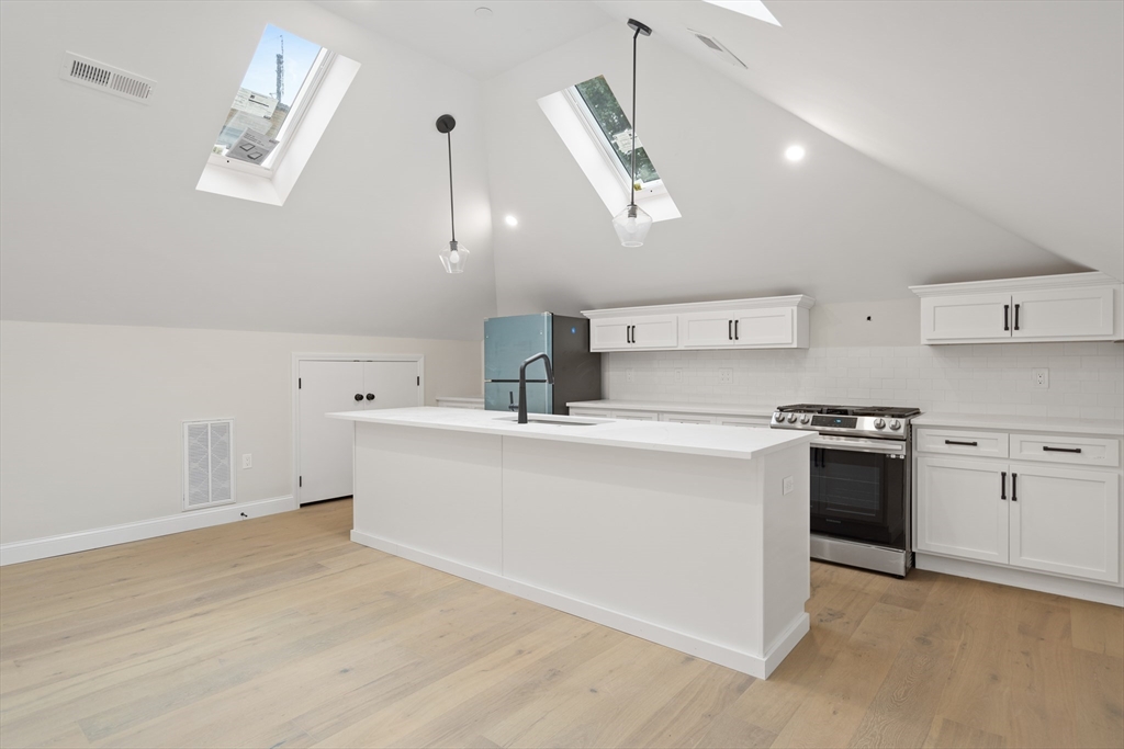 4 bed, 3 bath apartment for rent at 57 Nottinghill Rd Unit 3, Brighton