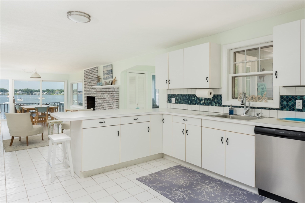 5 bed, 2 bath apartment for rent at 57 Oak St, Wareham — photo 8 of 38