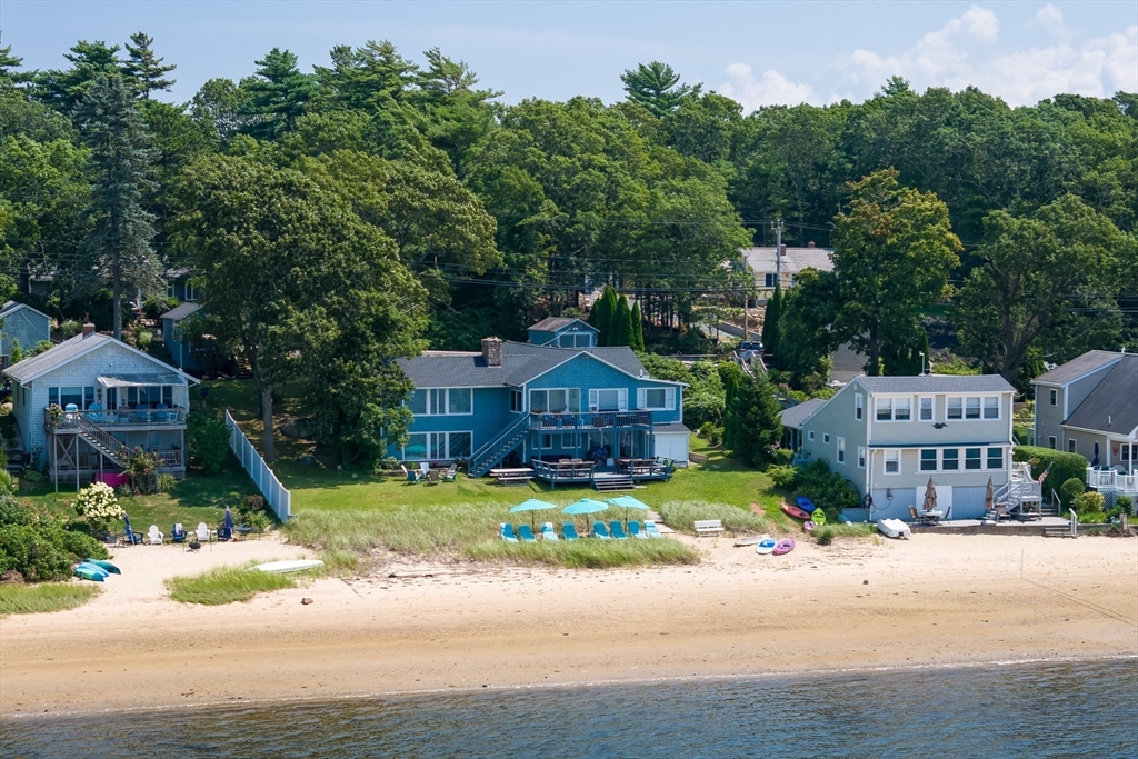 5 bed, 2 bath apartment for rent at 57 Oak St, Wareham