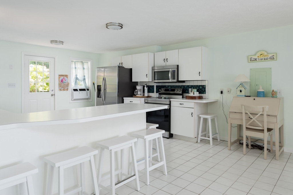 5 bed, 2 bath apartment for rent at 57 Oak St, Wareham — photo 6 of 38