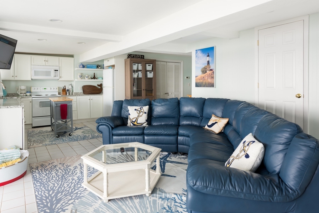 5 bed, 2 bath apartment for rent at 57 Oak St, Wareham — photo 17 of 38