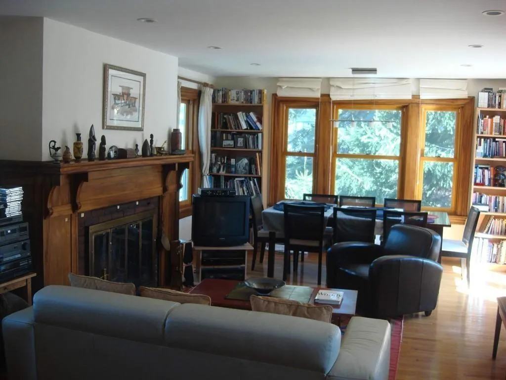 3.5 bed, 2.5 bath apartment for rent at 57 Pleasant St Unit 1, Newton Centre — photo 5 of 16