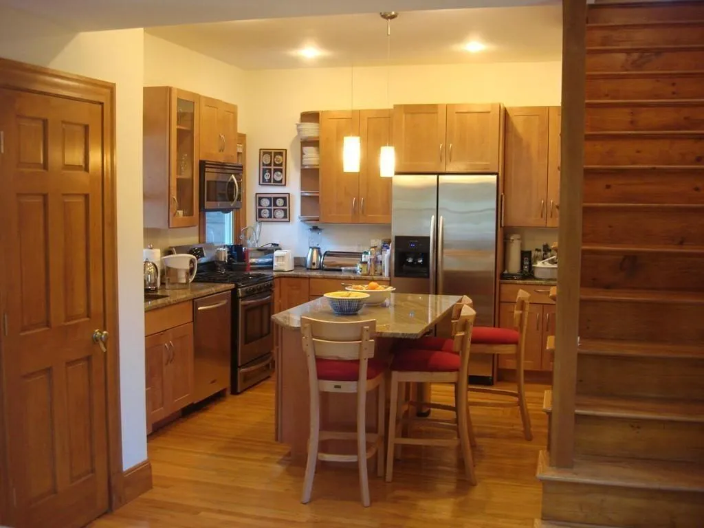 3.5 bed, 2.5 bath apartment for rent at 57 Pleasant St Unit 1, Newton Centre — photo 3 of 16