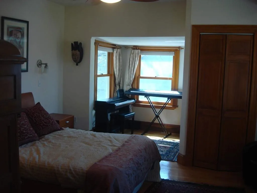 3.5 bed, 2.5 bath apartment for rent at 57 Pleasant St Unit 1, Newton Centre — photo 7 of 16