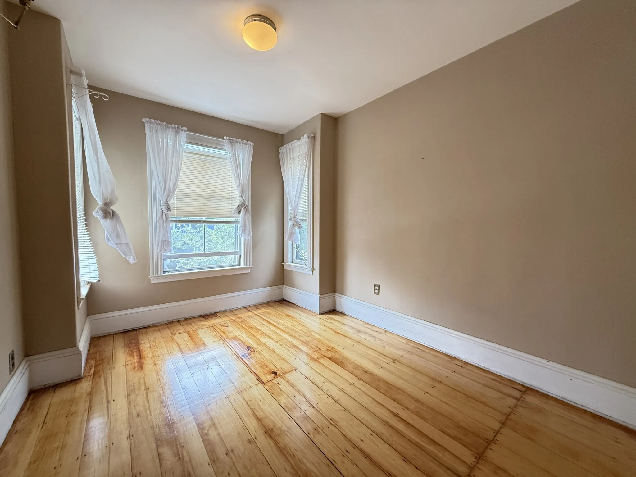 4 bed, 1 bath apartment for rent at 57 Rindge Ave Unit 4bd, North Cambridge — photo 12 of 25