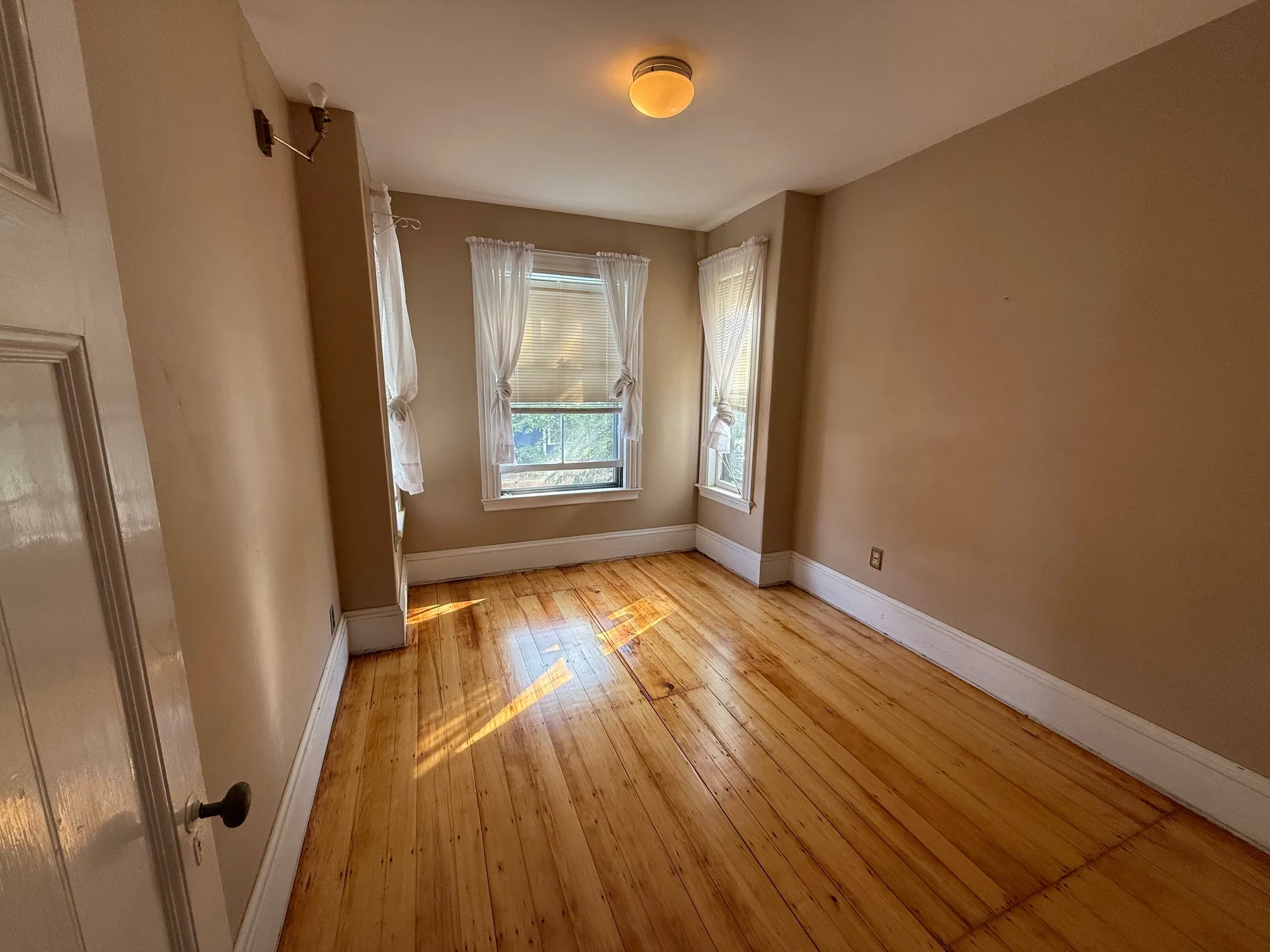 4 bed, 1 bath apartment for rent at 57 Rindge Ave Unit 4bd, North Cambridge — photo 13 of 25