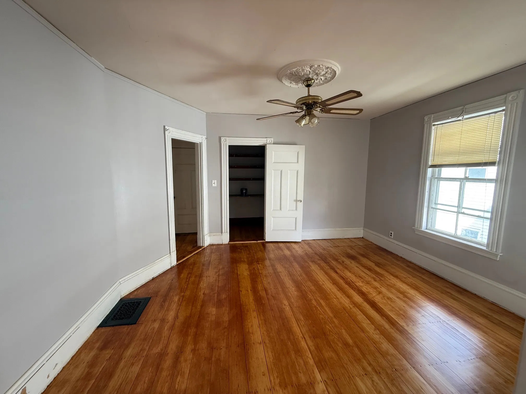 4 bed, 1 bath apartment for rent at 57 Rindge Ave Unit 4bd, North Cambridge — photo 8 of 25