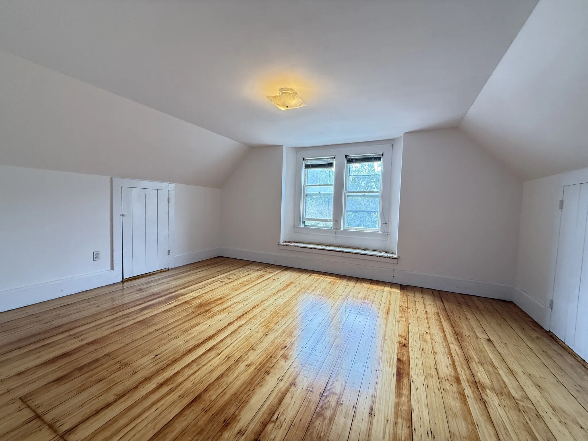 5 bed, 1 bath apartment for rent at 57 Rindge Ave Unit 5bd, North Cambridge — photo 8 of 14