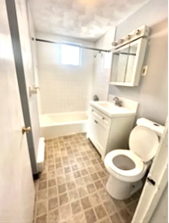 3 bed, 1 bath apartment for rent at 57 Rogers Unit 2, Lynn — photo 6 of 9