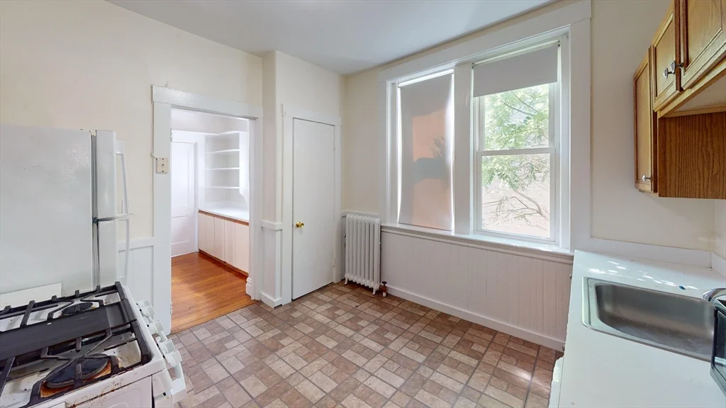 4 bed, 1 bath apartment for rent at 57 Strathmore Unit 6, Brighton — photo 5 of 19