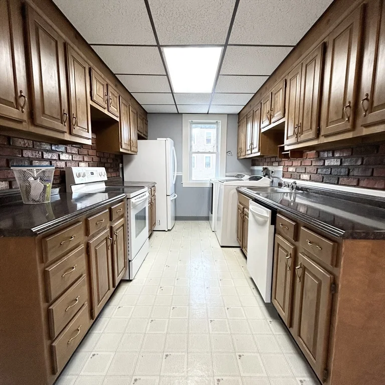 3 bed, 1 bath apartment for rent at 57 Vale St Unit 2, Worcester — photo 3 of 23