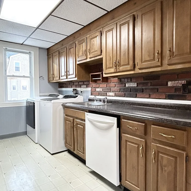 3 bed, 1 bath apartment for rent at 57 Vale St Unit 2, Worcester — photo 8 of 23