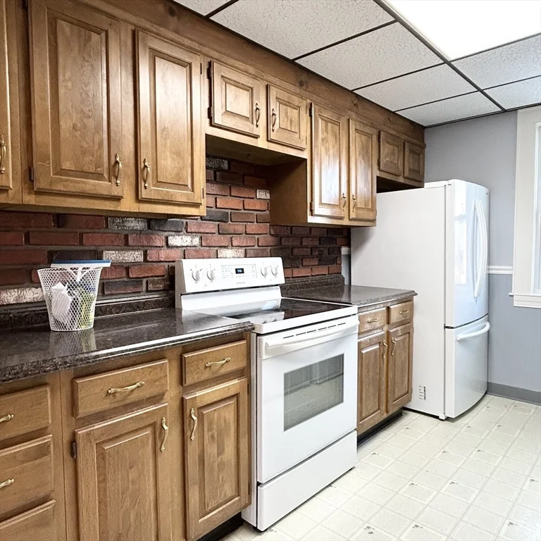 3 bed, 1 bath apartment for rent at 57 Vale St Unit 2, Worcester — photo 9 of 23
