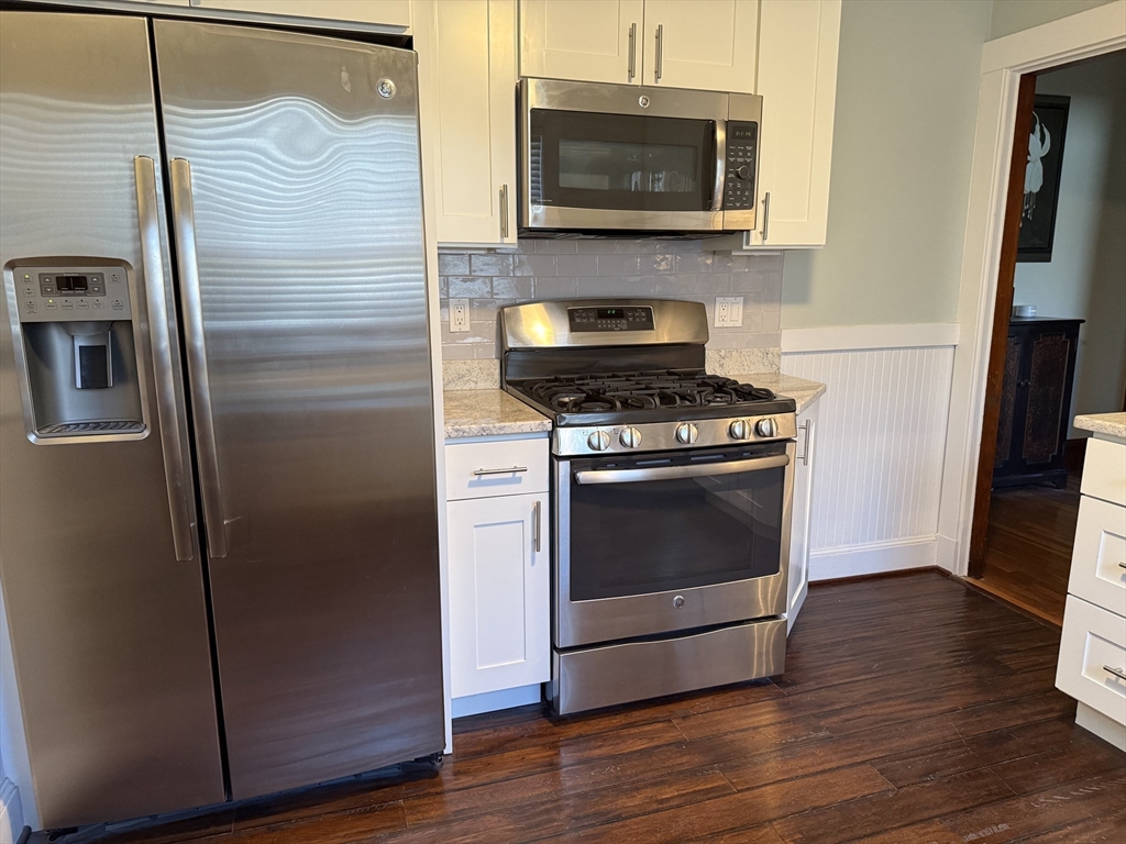 3 bed, 1 bath apartment for rent at 57 W Milton Unit -, Hyde Park — photo 2 of 21