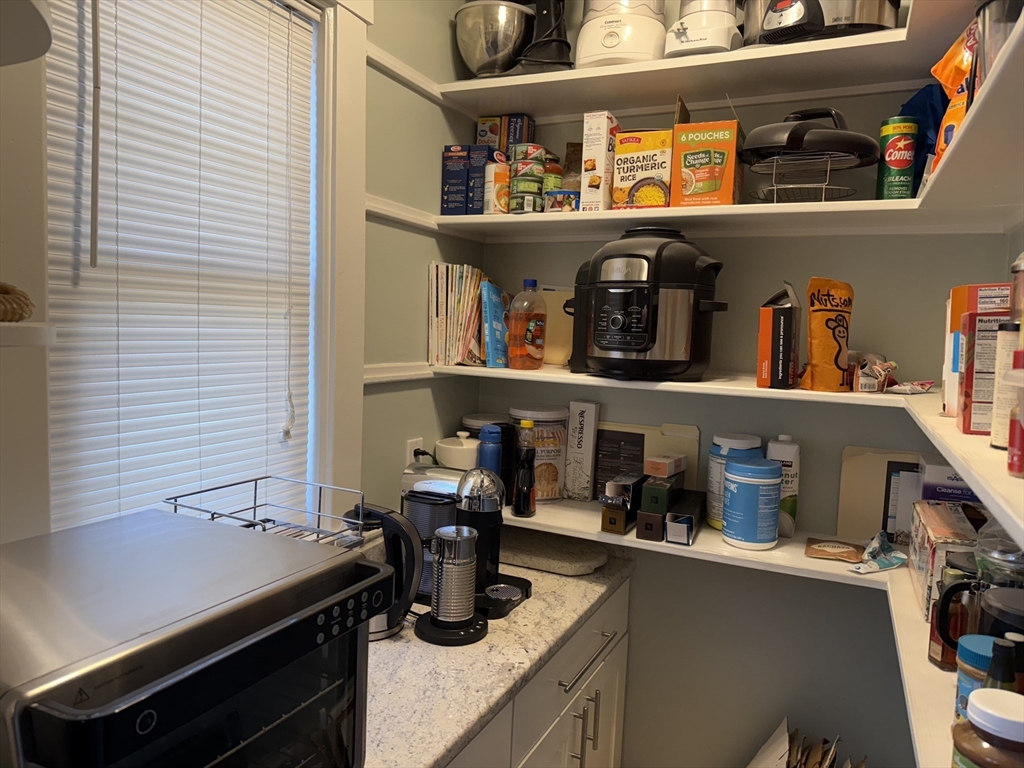 3 bed, 1 bath apartment for rent at 57 W Milton Unit -, Hyde Park — photo 3 of 21