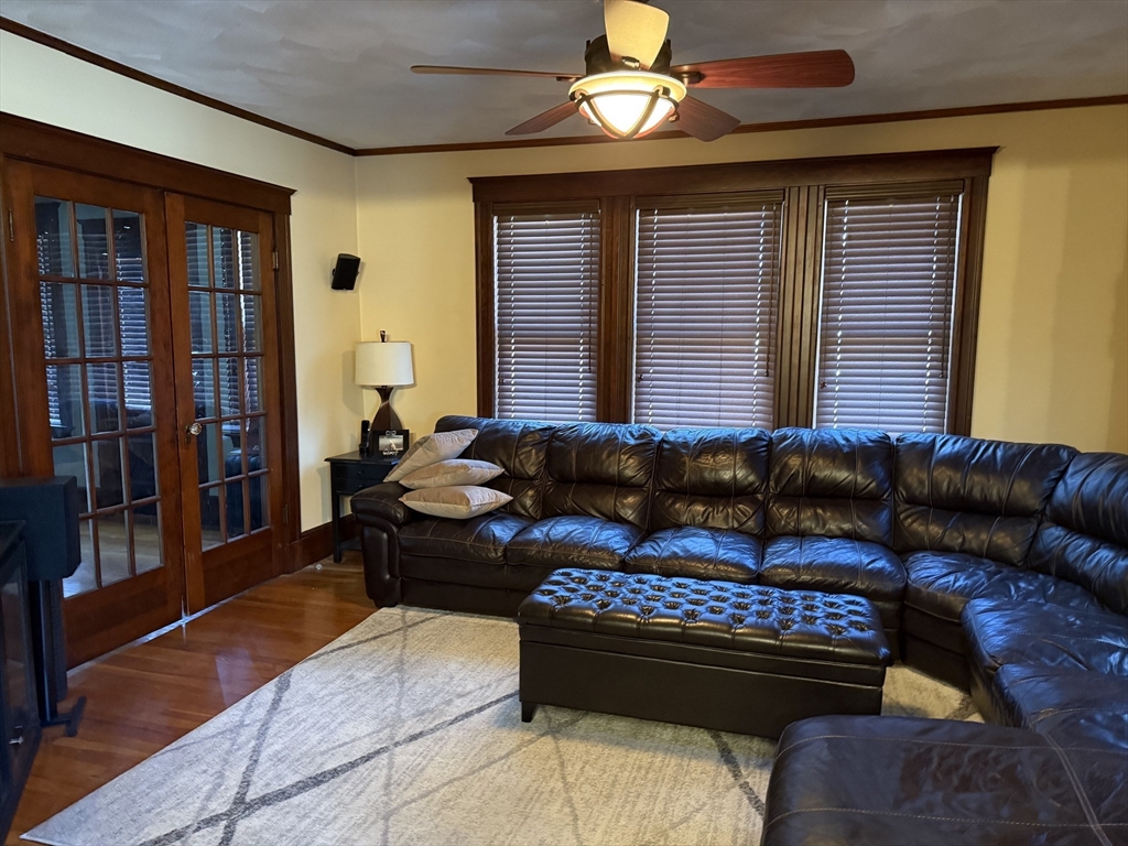 3 bed, 1 bath apartment for rent at 57 W Milton Unit -, Hyde Park — photo 8 of 21