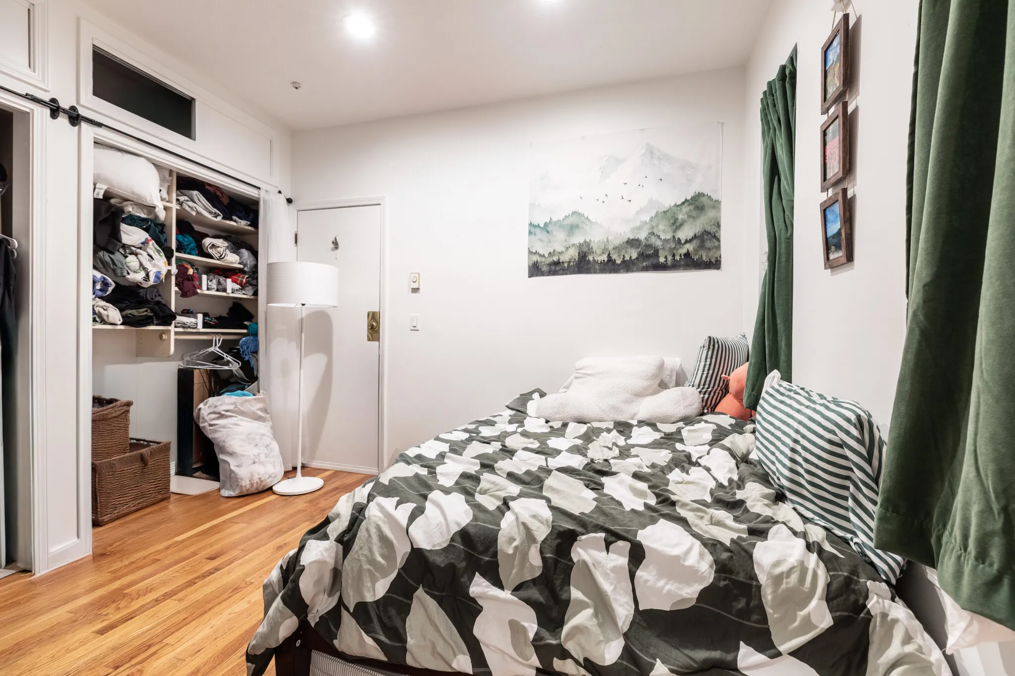 2 bed, 1 bath apartment for rent at 57 Westland Ave Unit 100, Fenway