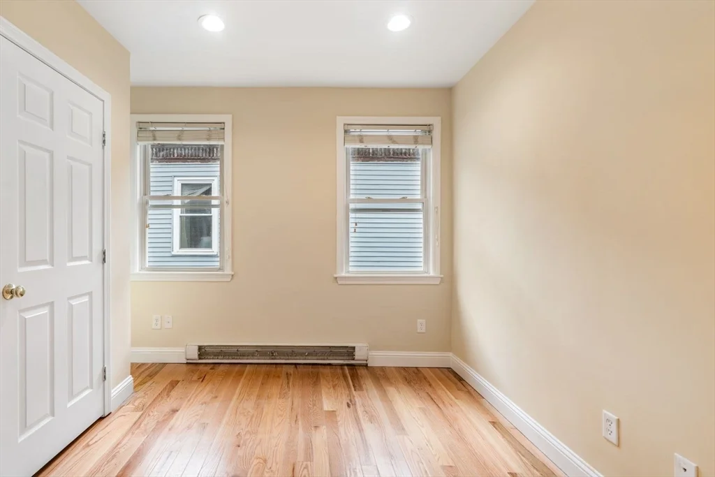 4 bed, 1 bath apartment for rent at 570 Washington St Unit 3, Brighton — photo 6 of 11