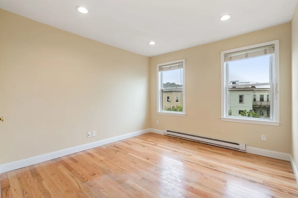 4 bed, 1 bath apartment for rent at 570 Washington St Unit 3, Brighton — photo 4 of 11