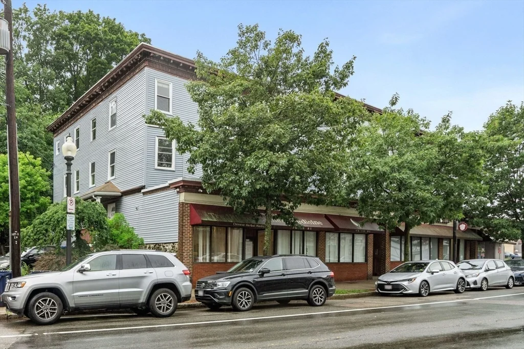 4 bed, 1 bath apartment for rent at 570 Washington St Unit 3, Brighton — photo 9 of 11