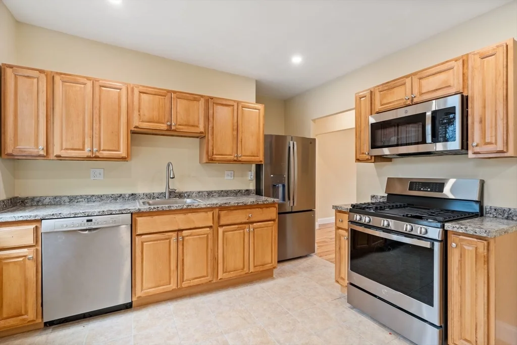 4 bed, 1 bath apartment for rent at 570 Washington St Unit 3, Brighton — photo 2 of 11