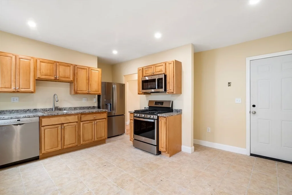 4 bed, 1 bath apartment for rent at 570 Washington St Unit 3, Brighton
