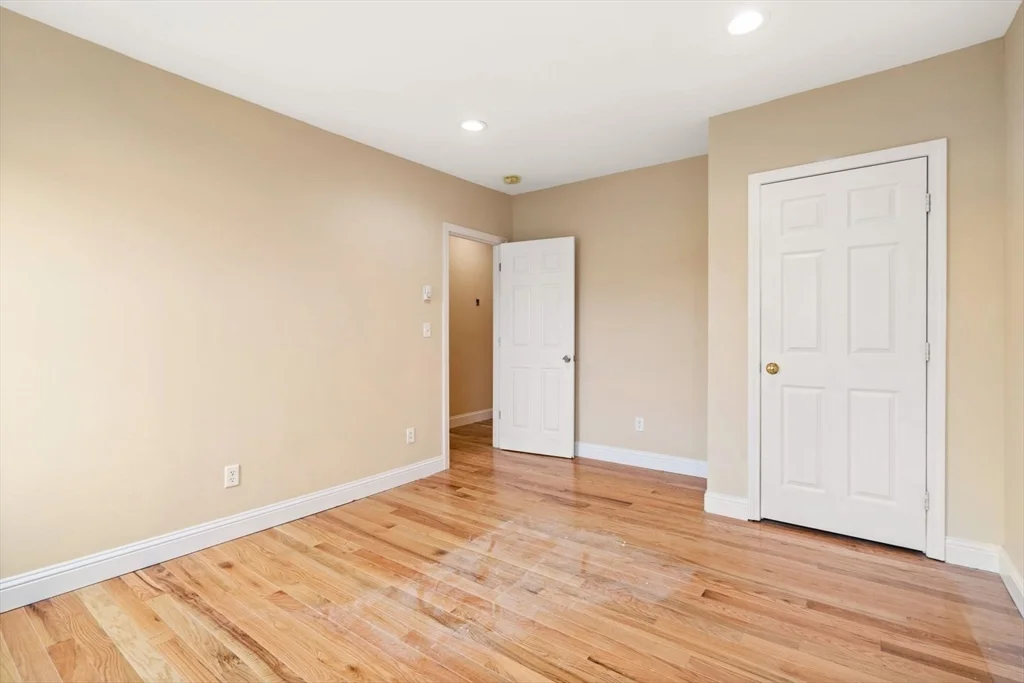 4 bed, 1 bath apartment for rent at 570 Washington St Unit 3, Brighton — photo 5 of 11