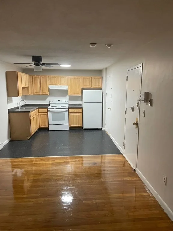 2 bed, 1 bath apartment for rent at 572 Cummins Highway Unit 11, Mattapan — photo 2 of 10