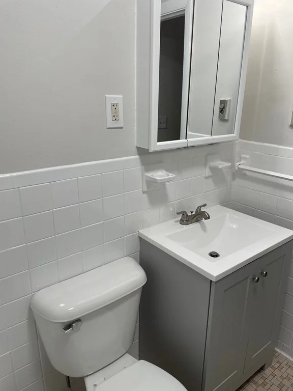 2 bed, 1 bath apartment for rent at 572 Cummins Highway Unit 11, Mattapan — photo 9 of 10