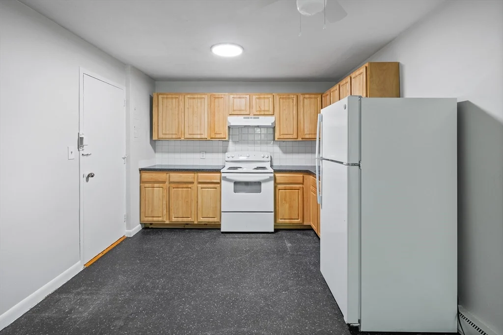 2 bed, 1 bath apartment for rent at 572 Cummins Highway Unit 16, Mattapan — photo 2 of 10