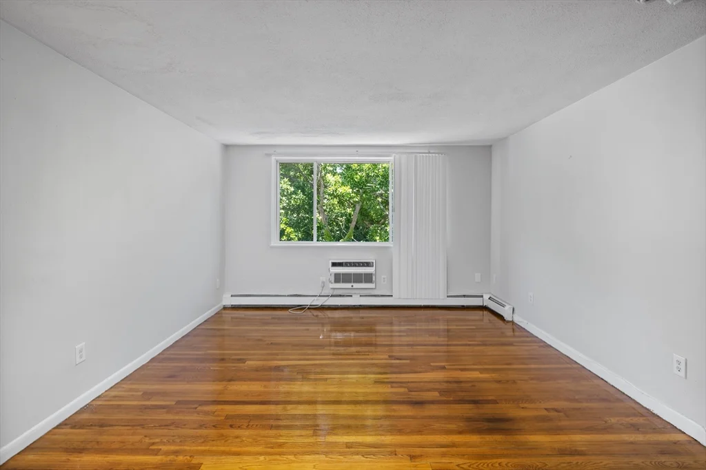 2 bed, 1 bath apartment for rent at 572 Cummins Highway Unit 16, Mattapan — photo 5 of 10