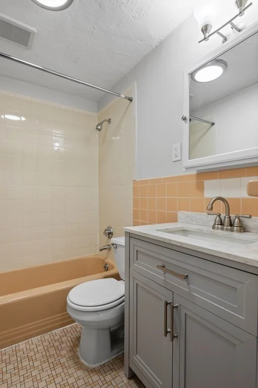 2 bed, 1 bath apartment for rent at 572 Cummins Highway Unit 2, Mattapan — photo 5 of 10