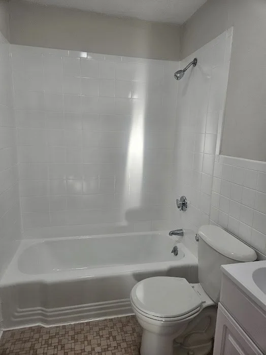 2 bed, 1 bath apartment for rent at 572 Cummins Highway Unit 6, Mattapan — photo 5 of 8