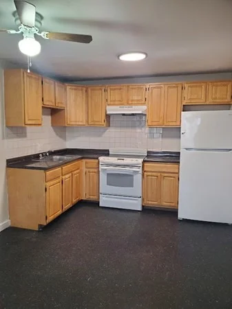 2 bed, 1 bath apartment for rent at 572 Cummins Highway Unit 7, Mattapan — photo 2 of 10