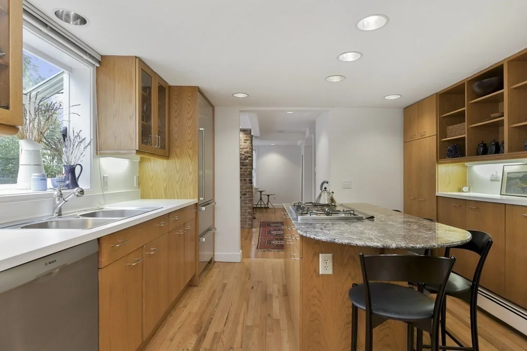 3 bed, 1 bath apartment for rent at 572 Franklin Unit 572, Riverside — photo 2 of 27